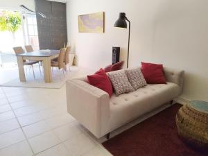 a living room with a couch and a table at Spacieux Duplex Casa Maya Caleta de Fuste in Caleta De Fuste