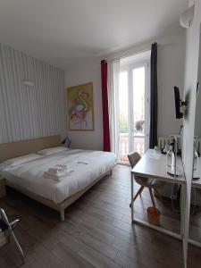 a bedroom with a bed and a desk and a window at Il B&B della Mamma in Rome