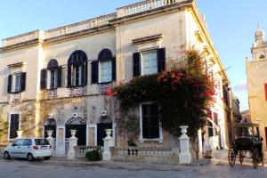 Το κτήριο όπου στεγάζεται  το διαμέρισμα
