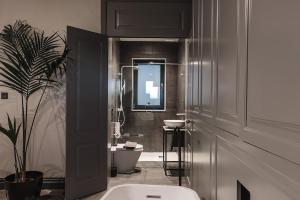 Ένα μπάνιο στο Rabat l.o. MDINA-Designer House THE BEDROOM-TUB +46 φωτογραφίες