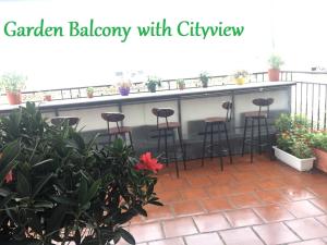 Golden Sun Hotelにあるバルコニーまたはテラス