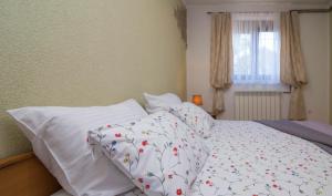 Postel nebo postele na pokoji v ubytování Bato A2+1