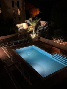 Bazén v ubytovaní 2 pièces avec clim, terrasse, piscine, 100m plage alebo v jeho blízkosti