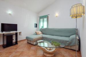 a living room with a couch and a glass table at Casa Relax Vista mozzafiato in Cannigione