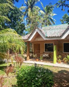 a house in the middle of a garden at MIKI's Guest House in Siquijor