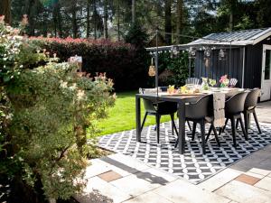 Zahrada ubytování StayatSas Julia stijlvol ingericht, kindvriendelijk, in het bos, hondje mag mee, parkeren op oprit