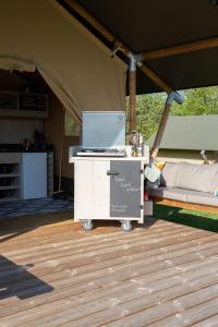 a food cart under a tent with a laptop on it at Safaritent Lodge 5 in Ruurlo