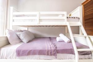 Katil dua tingkat atau katil-katil dua tingkat dalam bilik di Villa #12 - Blue Venao, Playa Venao