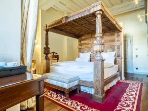 Postel nebo postele na pokoji v ubytování Schloss Frankenberg