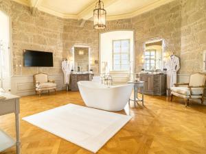 TV a/nebo společenská místnost v ubytování Schloss Frankenberg