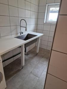 Η κουζίνα ή μικρή κουζίνα στο Brufjell Hostel & Parking +35 φωτογραφίες