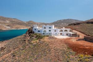 a white building on the side of a hill at Mykonos Citadel in Mikonos