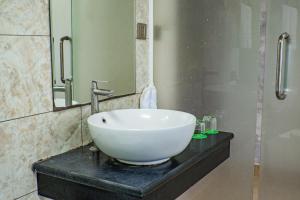 a bathroom with a white bowl sink on a counter at 万象建国大酒店 