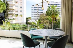 Kép Fantastic Apartment 2 Minutes Walk From The Beach szállásáról Marbellában a galériában Még 25 kép