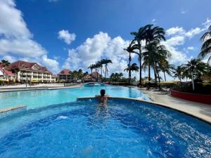 Peldbaseins naktsmītnē Appart avec piscine et vue mer - TAC vai tās tuvumā