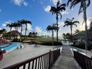 Peldbaseins naktsmītnē Appart avec piscine et vue mer - TAC vai tās tuvumā