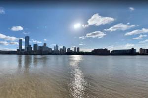 a large body of water with a city in the background at 2 Bedroom Victorian Garden Flat in London