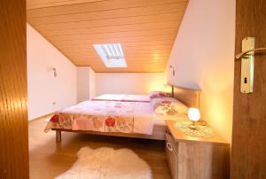 Posteľ alebo postele v izbe v ubytovaní Apartment Mladen
