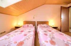 Posteľ alebo postele v izbe v ubytovaní Apartment Mladen