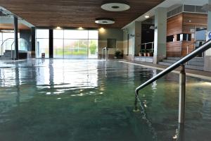 Bazén v ubytování Mulranny Park Hotel nebo v jeho okolí