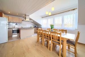 Kuchyňa alebo kuchynka v ubytovaní Apartment Mladen