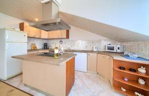Kuchyňa alebo kuchynka v ubytovaní Apartment Mladen