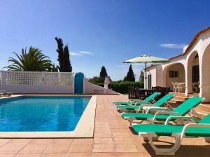 Bazén v ubytování Luxury Algarve Villa 4 Bedrooms Casa Do Luar Mágico Sea Views Perfect For Families Carvoeiro nebo v jeho okolí