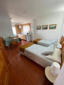 a bedroom with two beds and a kitchen and a table at Cosy twin beds El Galeon in Santa Cruz de Tenerife