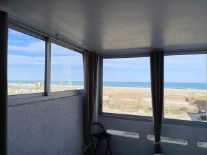 Vista generica sul mare o vista sul mare dall'interno dell'appartamento