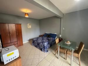 Llit o llits en una habitació de Sacha Tourist Residence 1