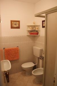 a bathroom with a toilet and a sink at Casa Violetta in Levanto