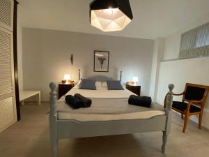 Postel nebo postele na pokoji v ubytování Orotava The Home - Vacational rental with the lifestyle of 1700 and the comfort of 2022