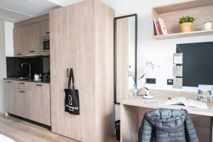 Kuchyňa alebo kuchynka v ubytovaní Micampus Alicante Student Residence