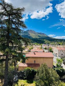 Vue générale sur la montagne ou vue sur la montagne depuis l'appartement