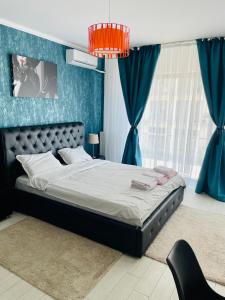Un pat sau paturi într-o cameră la Ayan Residance Desilva