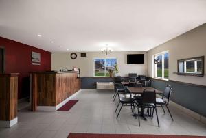 a waiting room with tables and chairs and a counter at Econo Lodge Inn & Suites in Canandaigua