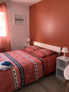 a bedroom with a bed with a red bedspread at Gite Les Cimes in La Bresse