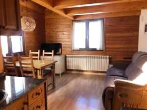 Posezení v ubytování Casita de madera a Peu del Riu Incles - Sol y Nieve - Parking incluido + 22 fotografií