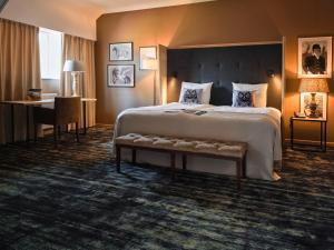 a hotel room with a large bed and a desk at Landgoed De Holtweijde in Lattrop +86 photos