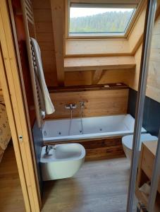 a small bathroom with a toilet and a sink at AL SOGNO in Asiago