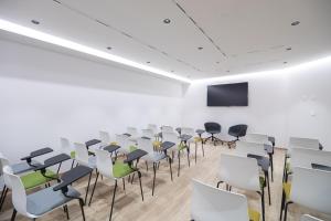 Télévision ou salle de divertissement dans l'établissement JS Palma Plaza