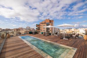 Piscine de l'établissement JS Palma Plaza ou située à proximité