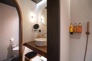 Salle de bains dans l'établissement JS Palma Plaza