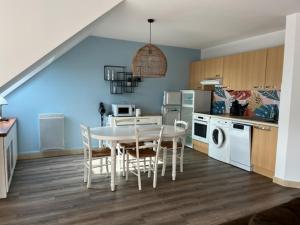 Cuina o zona de cuina de Grand et luxueux appartement lumineux 4 pers vue mer Wifi inclus