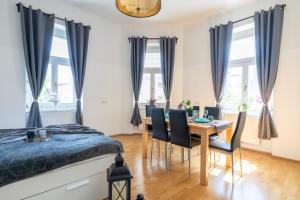 Posteľ alebo postele v izbe v ubytovaní Yeshello Apartment Central Station