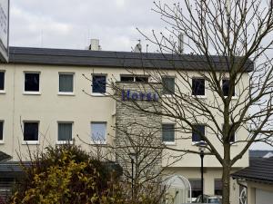 格拉斯许特全景酒店的侧面有标志的建筑物