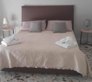 Un ou plusieurs lits dans un hébergement de l'établissement Miro B&B