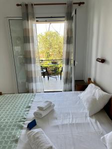 Galeriebild der Unterkunft Alexandra’s Studios Sunset View in Argostoli + 80 Fotos