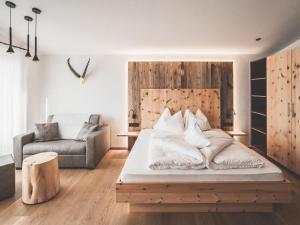 Postel nebo postele na pokoji v ubytování Hotel Turmwies + 37 fotografií