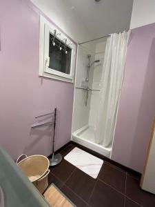 Ванна кімната в Maison de campagne proche Libourne